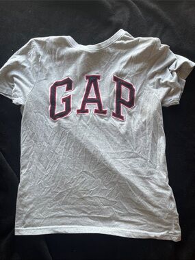 Gap shirt